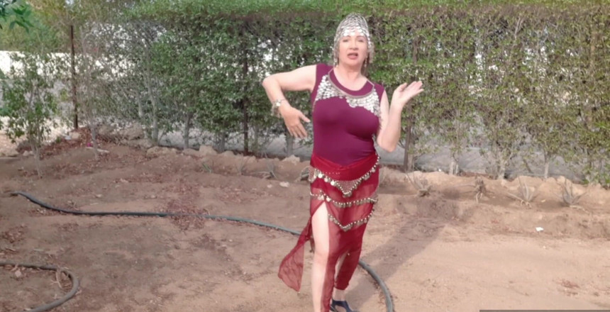 MariaOld: Công chúa phương Đông khiêu vũ cho bạn.