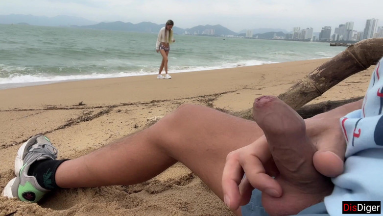 Dis Diger: Aku pengen bantuin kamu coli bareng-bareng! - Pamer kontol di pantai...