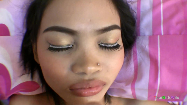 Thai Girls Wild: Wajah gadis cantik thailand dicrot sperma hangat