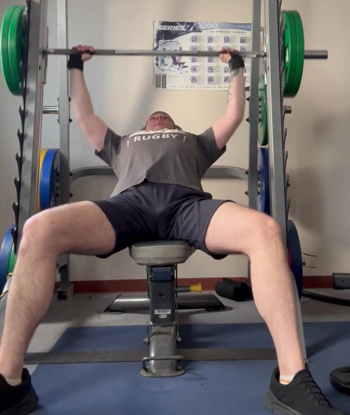 JDaddyxxx: Sala de sport partea 2 programul de ziua pieptului nu este...