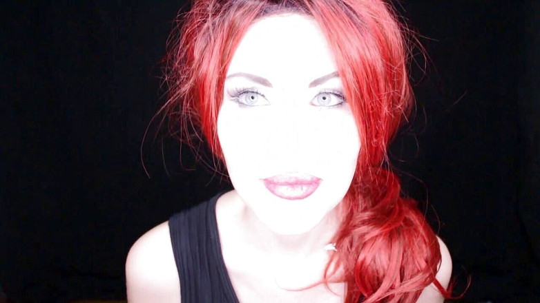 Lady Mesmeratrix Official: Une maîtresse italienne rousse en bottes noires vous humilie