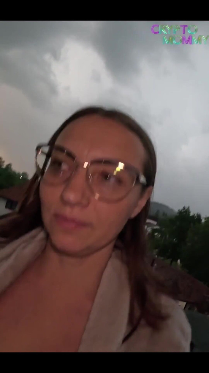Crypto Mommy: Tillbringa varje dag med en cyberhora!