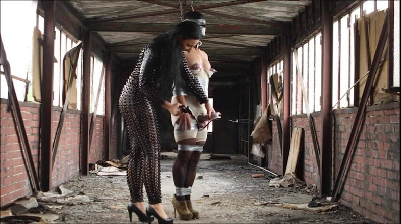 Lady Luciana Di Domizio: Kinky vaccuming
