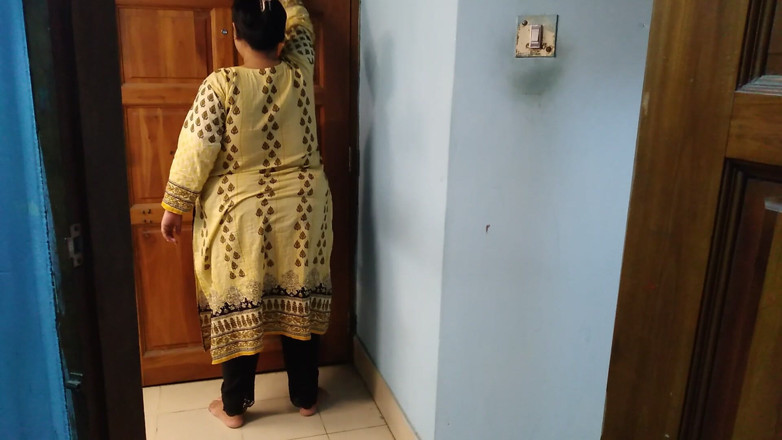 Aria Mia: 인도 주인의 의붓아들한테 따먹히는 파키스탄 미녀 - 인도 힌디어 섹스