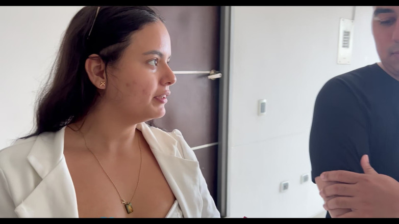 MaRaSexx: Agent Immobilier Couche Avec Un Client En Montrant Une Maison
