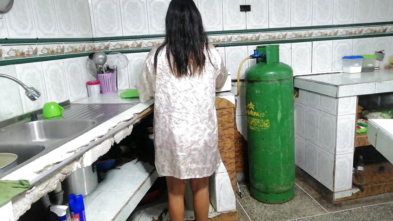 SAMANTA: Abang tiriku nggak mau makan siang kalau dia nggak mau...