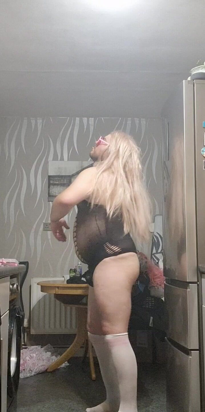 Tinychubman: Sexy pequeña polla mariquita Alicia-sissy-smallz disfrutando finalmente.