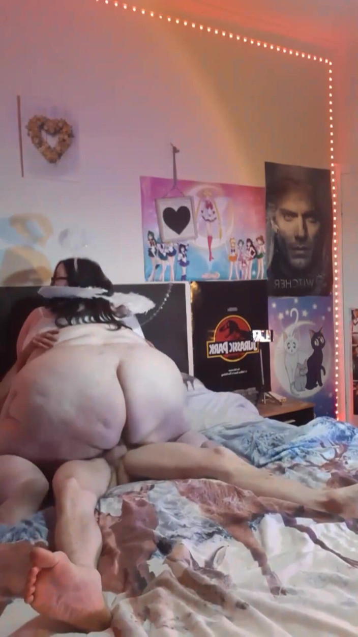 SSBBW Hunter: SSBBW Angel jeździ moim kutasem w stylu kowboj