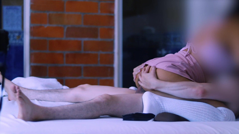 Ellie pink: La demi-sœur et le deuxième demi-conseil vont dans l’appartement pour...