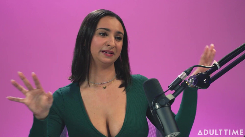 Adult Time Podcast: Hailey Rose dit que les gens sous-estiment les baisers et...