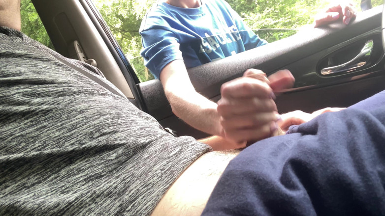 ArinaMills: Je me suis branlé devant un inconnu dans la voiture...