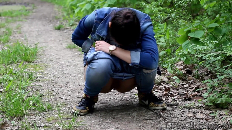 Love 2 Piss: Lau bằng lá