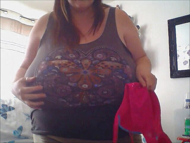 NikNak_BBW: Bbw con tette enormi, piccolo reggiseno - 42DD