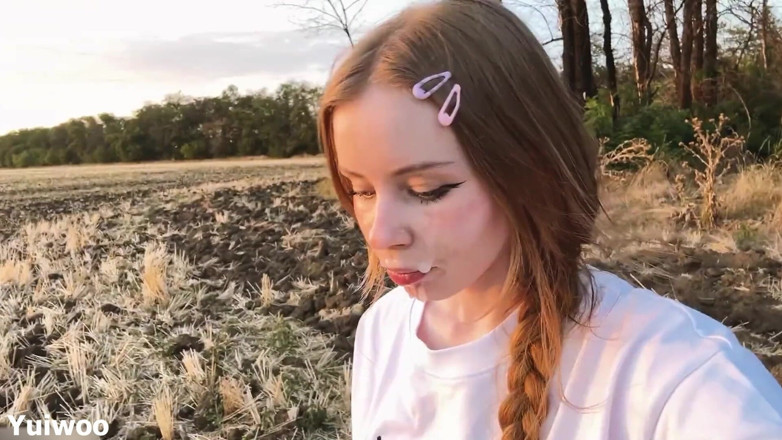 Yuiwoo: Un pompino gentile al tramonto da una bella rossa russa