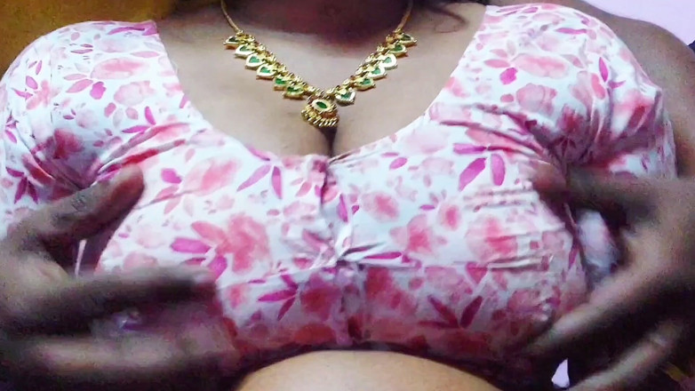 Desi Mohini: मेरे दोस्त की हॉट भारतीय सौतेली मम्मी पोर्न xxx
