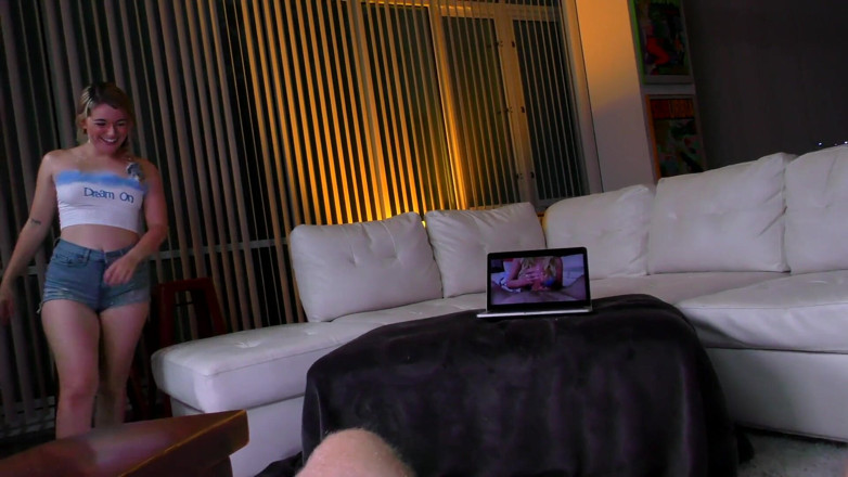 Mr. POV: Abby Adams, że sąsiedzki czyn!