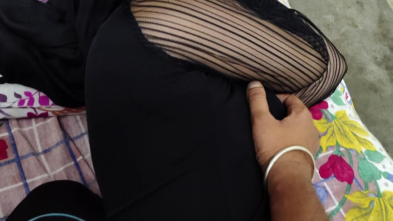 Desigirl37: Hintli köylü kızın ilk seferi - sıkı amcık gerçek ev yapımı...