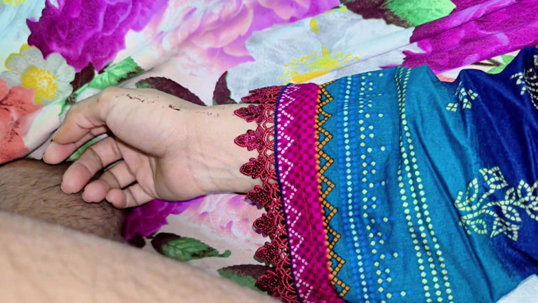 Faryal: Desi la figa della sorella indiana scopata duro