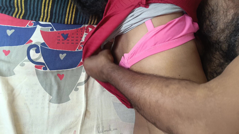 Magilmathi: Fratellastro che si gode il letto con la moglie casalinga