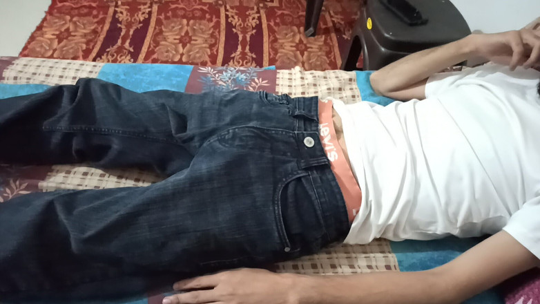 Desi__Panda: 義理の兄の下着を初めて開けて、彼の大きなお尻が真夜中にセックスしたがっていたのを見た