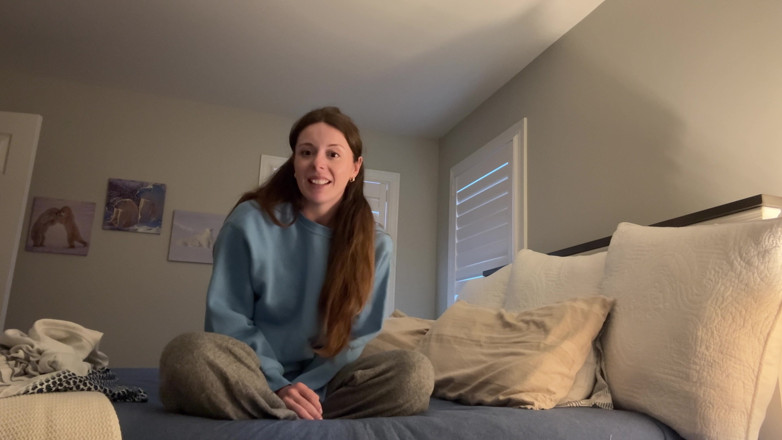 Nadia Foxx: 抓住你的继妹枕头啪啪啪