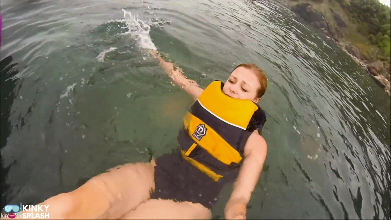 UKCuteGirl Lucy Lauren: Air Terbuka Bencana Kayak Untuk Bukan Perenang - Diselamatkan oleh Lifejacket