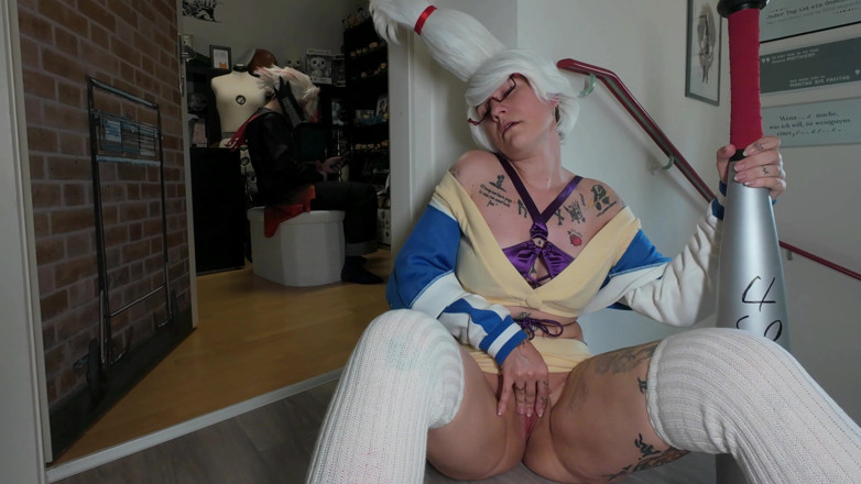 Damagedcosplays: Dandadan Seiko Cosplayer dává otroci Okarunovi footjob