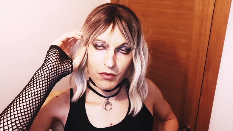 Leona: Femboy smeekt je om haar te neuken