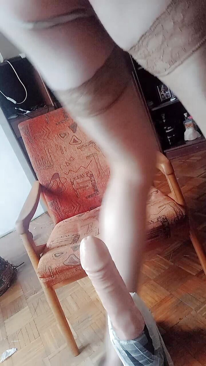 BarbaraWhite: Sissy crossdresser Barbara Wihite cưỡi máy rung màu trắng