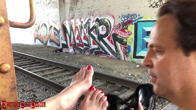 Erotique Fetish: Erotique Entertainment - film schoenenseks op een trein Een vignetfunctie met...