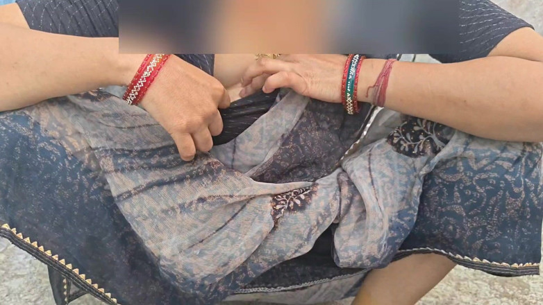 Sexy baby girl: Fodendo a cunhada enquanto ela está lavando roupas no campo