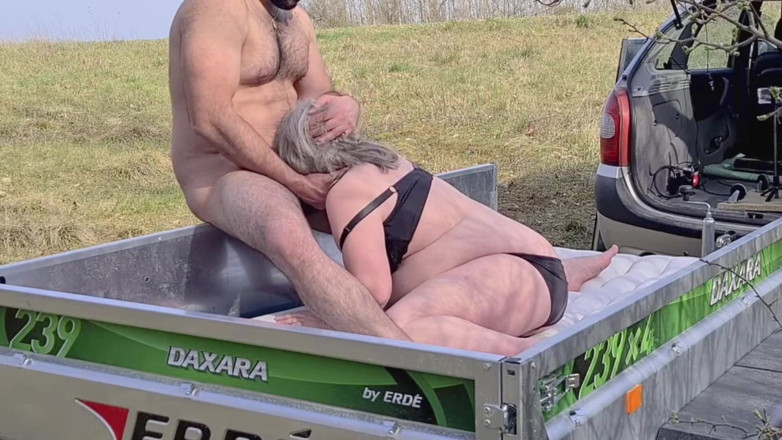 Livingcolors-vip: Premium - seks analny na świeżym powietrzu i połykanie spermy dla babci...
