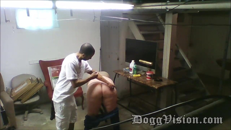 DoggVision: Дупа поклоняється готельна покоївка, з пизди в рот