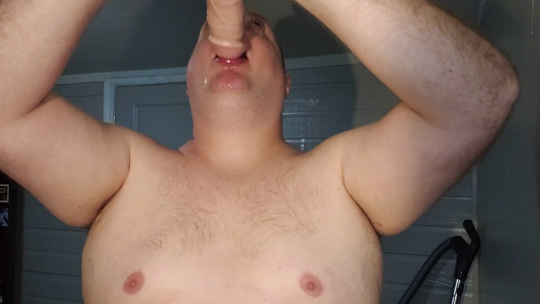 Charlieboy69: Futai adânc în gât de 11 inci cu vibrator king