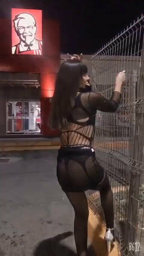 NATALIASTAR: Sensueel meisje uitkledend in het openbaar voor een porno uit...