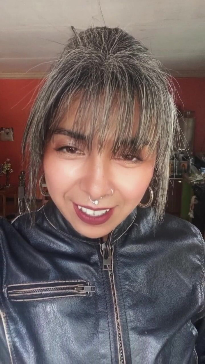 Casia Castro: Langsam einatmen, Rauchanweisungen in Leder.