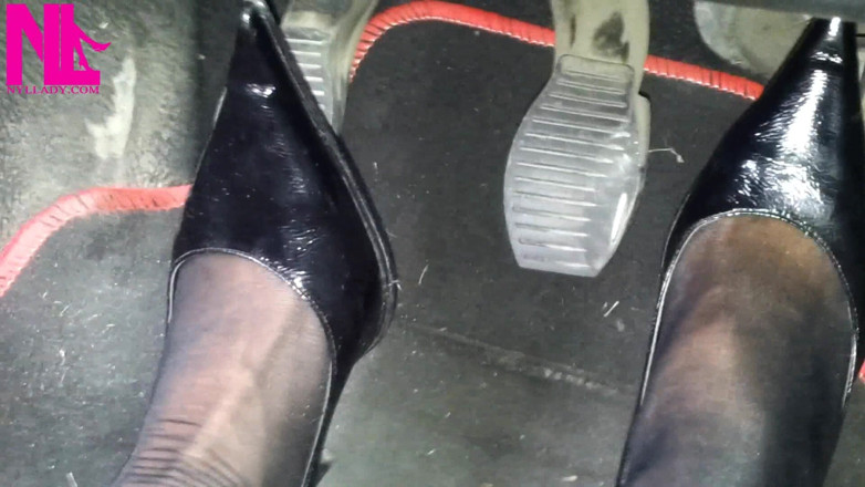Nyllady: Cewek seksi dengan stoking hitam ini dientot habis-habisan dengan ganas...