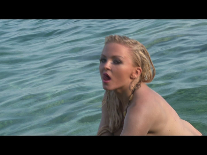 My Porn King: Blondes schätzchen fingert muschi am rocky beach bis zum orgasmus