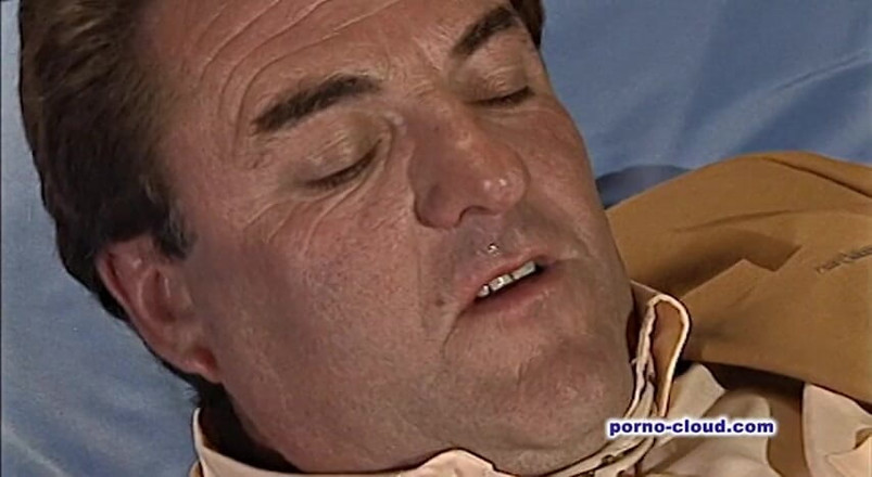 Porno Cloud: Fisting et baise anale de la salope mature Debora Coeur