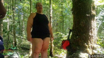 24KBBC: Grandota vecina y yo nos divertimos en el bosque