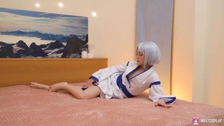 Nu Cosplay: Kimono bebek ally azgın Japon ev hanımı gibi mastürbasyon yapıyor