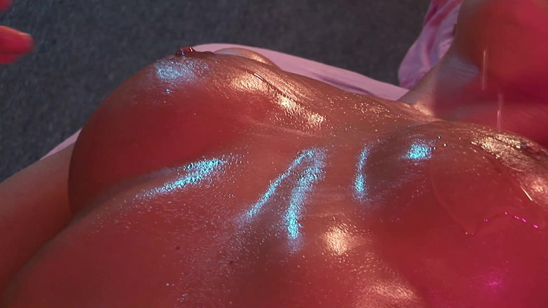 Pink Kitty: Oiled up Nicole Aniston drilled like exxon