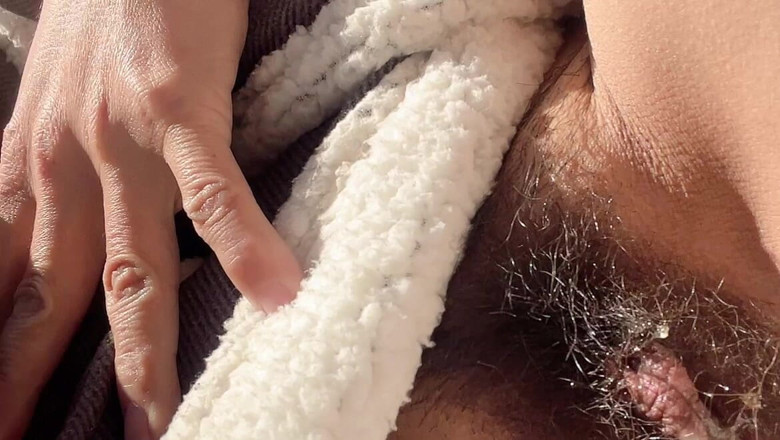 sweethanajapanese: Memek beku ini dicrot di dalam samapi kencing di luar...