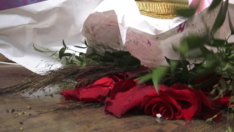 Solo Austria: The Spoiled Princess Crushes the Roses and Chocolates of Her...