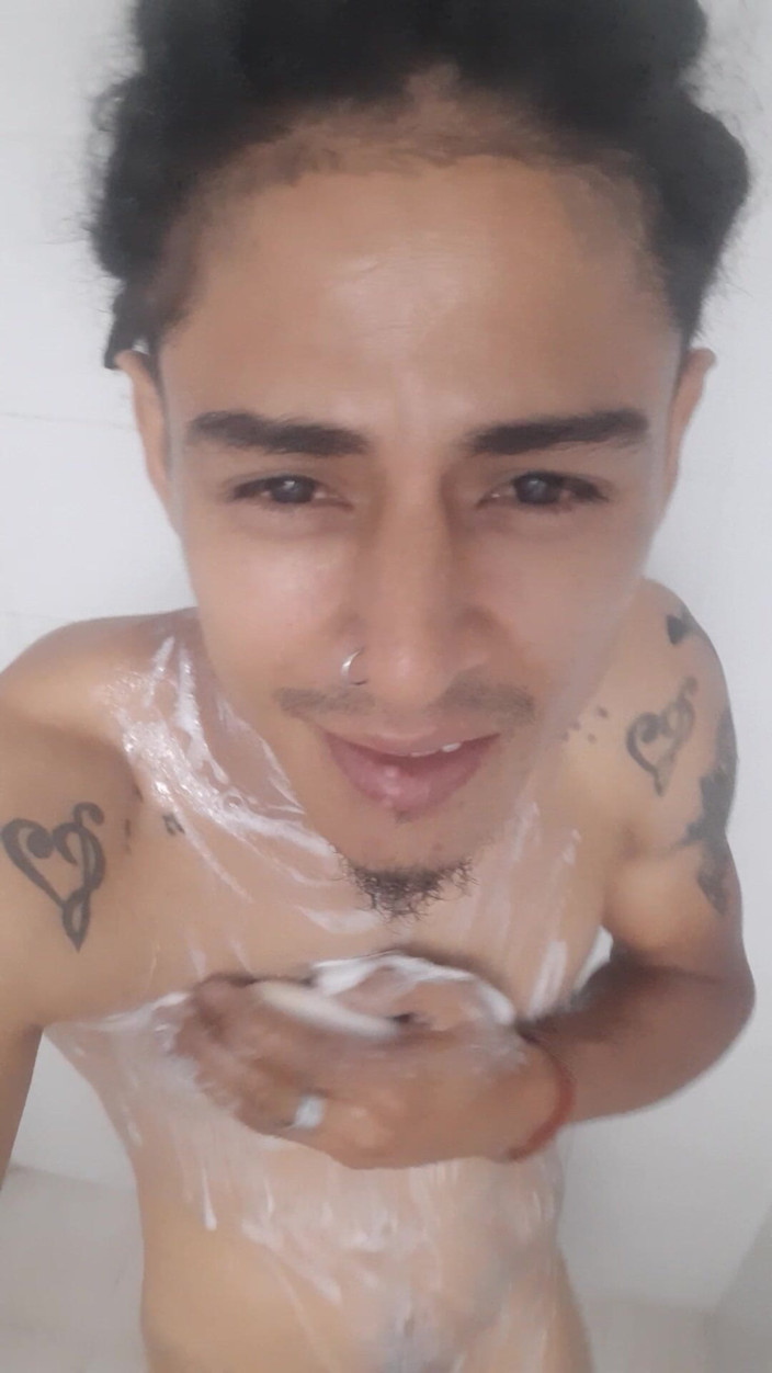 ColumbiaTwinkBoy: Colombia - chico twink en la ducha - escena