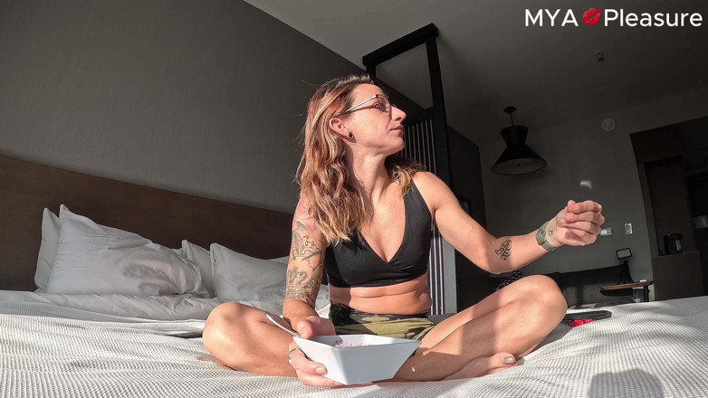 MYA Pleasure: ホテルの部屋での食事