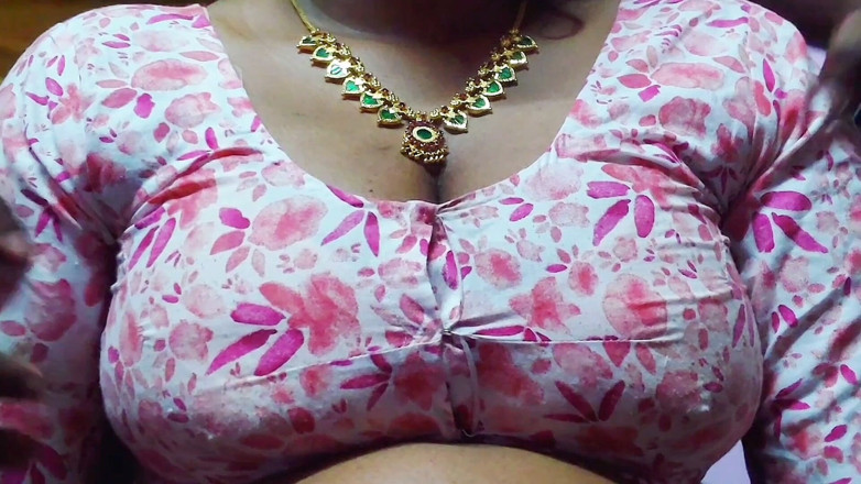 Desi Mohini: De hete Indische stiefmoeder van mijn vriend porno xxx