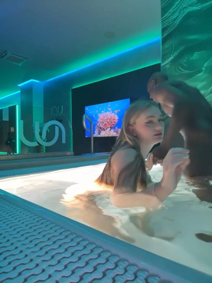 Tony Rope: BBC Addicts 114 - Lizzie Cherry Sauna Clip