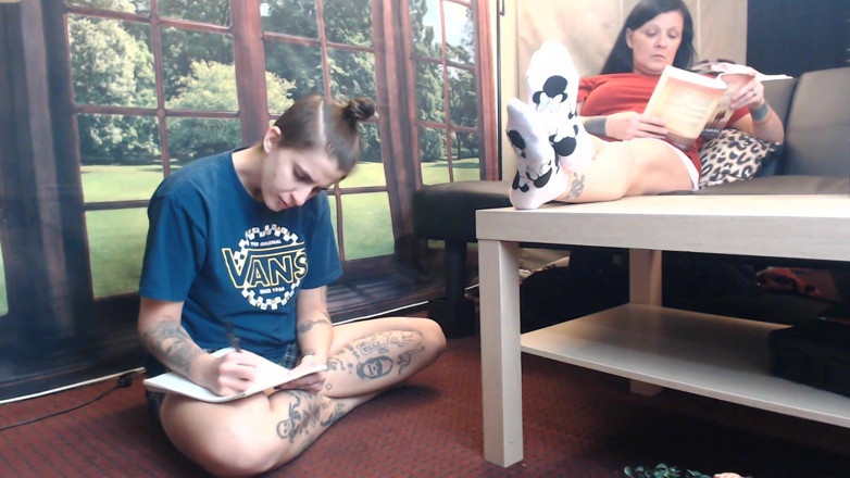 Abby Anna: Não posso resistir à sua barefeet