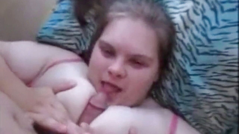 Fat House Wife: Vrouw met enorme tieten wordt tussen de tieten geneukt en...